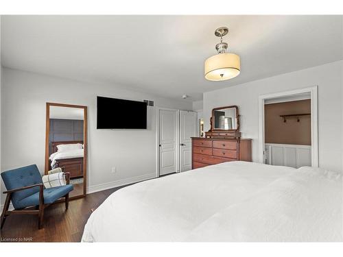 5642 Osprey Avenue, Niagara Falls, ON - Indoor Photo Showing Bedroom
