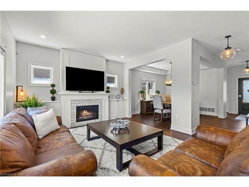 5642 Osprey Avenue, Niagara Falls, ON - Indoor Photo Showing Living Room With Fireplace
