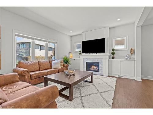 5642 Osprey Avenue, Niagara Falls, ON - Indoor Photo Showing Living Room With Fireplace