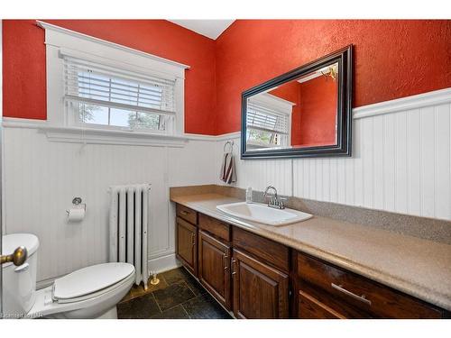 88 Pine Street N, Thorold, ON - Indoor Photo Showing Bathroom