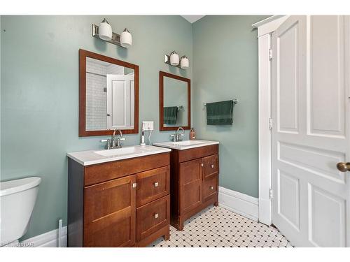 88 Pine Street N, Thorold, ON - Indoor Photo Showing Bathroom