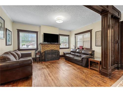 88 Pine Street N, Thorold, ON - Indoor Photo Showing Living Room With Fireplace