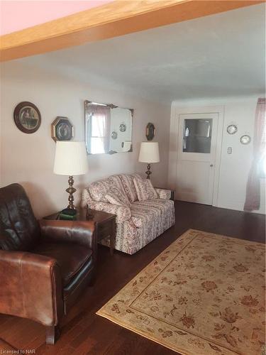 169 Merritt Street, Welland, ON - Indoor Photo Showing Living Room