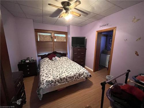 246 Kent Street, Port Colborne, ON - Indoor Photo Showing Bedroom