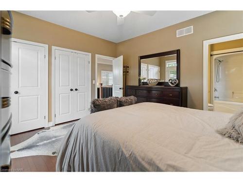 32 Pinot Trail, Niagara-On-The-Lake, ON - Indoor Photo Showing Bedroom