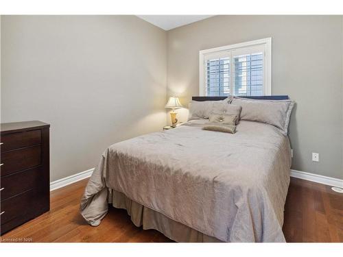 32 Pinot Trail, Niagara-On-The-Lake, ON - Indoor Photo Showing Bedroom