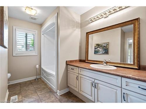 1-7 Gibson Place, St. Catharines, ON - Indoor Photo Showing Bathroom