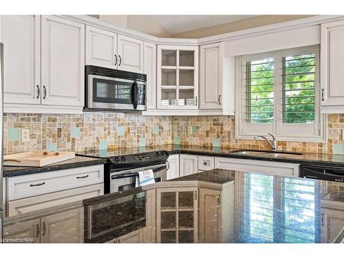 1-7 Gibson Place, St. Catharines, ON - Indoor Photo Showing Kitchen