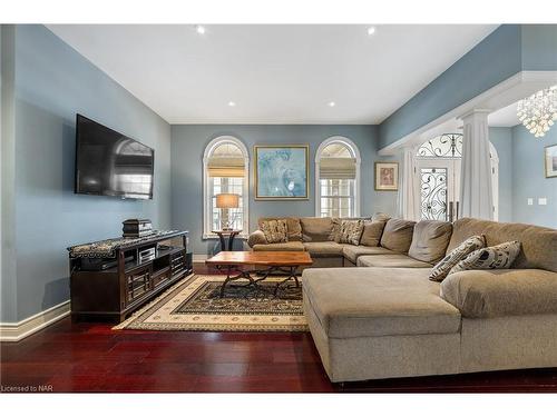 3676 Rebstock Road, Crystal Beach, ON - Indoor Photo Showing Living Room