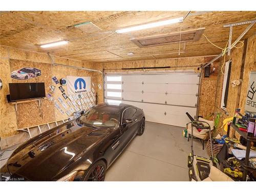 8868 Sodom Road, Niagara Falls, ON - Indoor Photo Showing Garage