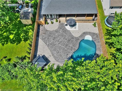 8868 Sodom Road, Niagara Falls, ON - Outdoor With In Ground Pool