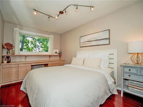 3197 Ninth Street, St. Catharines, ON - Indoor Photo Showing Bedroom