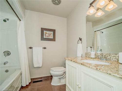 3197 Ninth Street, St. Catharines, ON - Indoor Photo Showing Bathroom