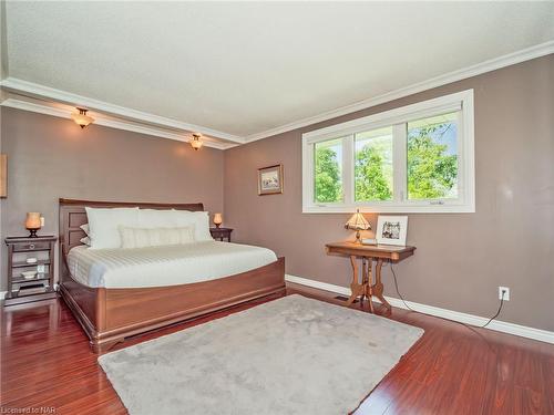 3197 Ninth Street, St. Catharines, ON - Indoor Photo Showing Bedroom