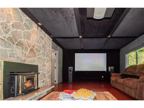 3197 Ninth Street, St. Catharines, ON - Indoor Photo Showing Living Room With Fireplace