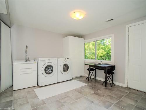 3197 Ninth Street, St. Catharines, ON - Indoor Photo Showing Laundry Room