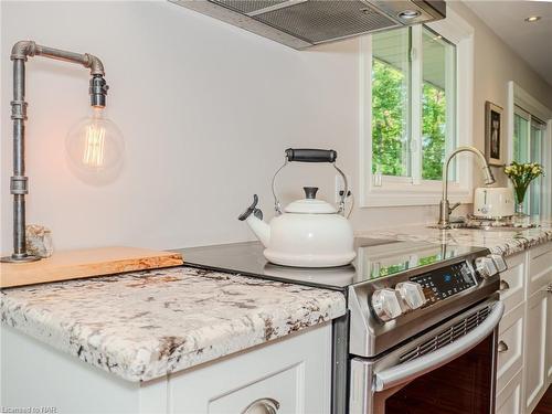 3197 Ninth Street, St. Catharines, ON - Indoor Photo Showing Kitchen