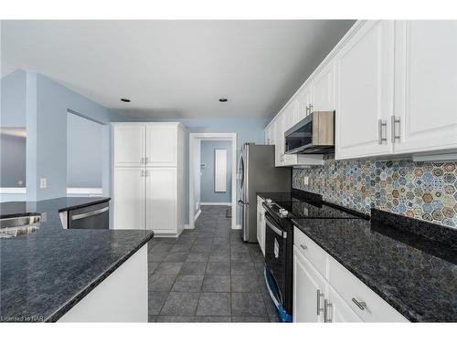 353 South Pelham Road, Welland, ON - Indoor Photo Showing Kitchen With Upgraded Kitchen