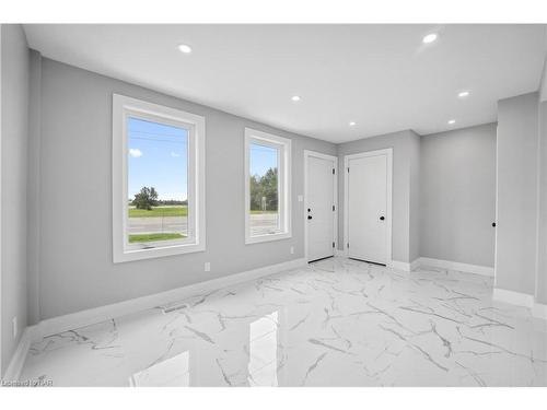 2548 3 Highway, Port Colborne, ON - Indoor Photo Showing Bathroom