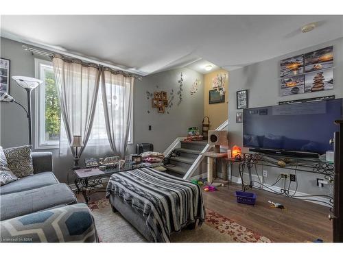 147 Bell Street, Port Colborne, ON - Indoor Photo Showing Bedroom