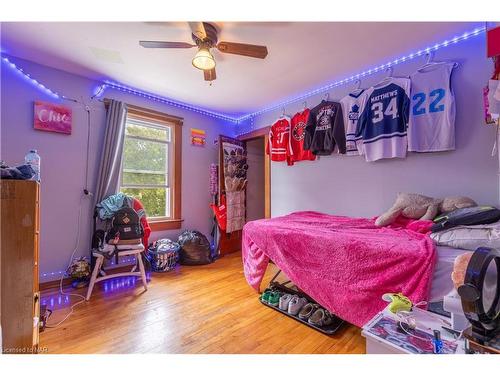 147 Bell Street, Port Colborne, ON - Indoor Photo Showing Bedroom