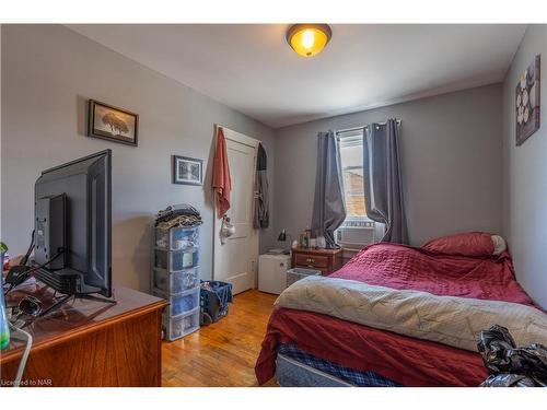 147 Bell Street, Port Colborne, ON - Indoor Photo Showing Bedroom