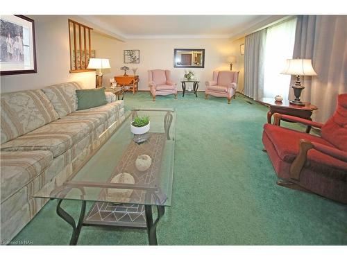 44 Haun Road, Crystal Beach, ON - Indoor Photo Showing Living Room