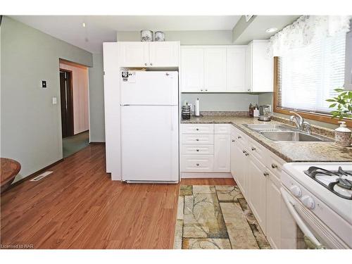 44 Haun Road, Crystal Beach, ON - Indoor Photo Showing Kitchen With Double Sink