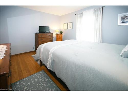 44 Haun Road, Crystal Beach, ON - Indoor Photo Showing Bedroom