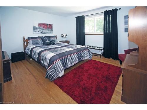 44 Haun Road, Crystal Beach, ON - Indoor Photo Showing Bedroom