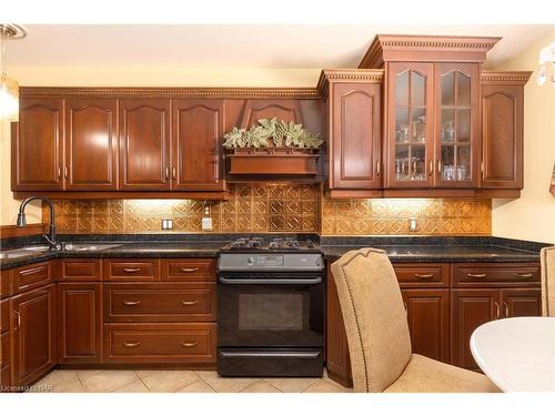 1110 Centre Street, Fenwick, ON - Indoor Photo Showing Kitchen