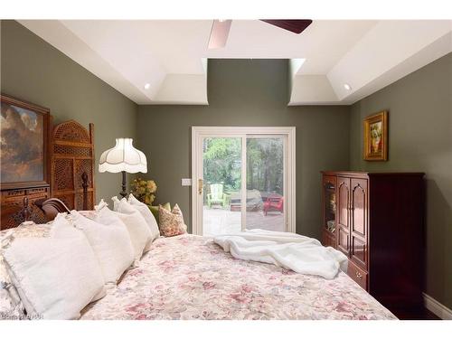 1110 Centre Street, Fenwick, ON - Indoor Photo Showing Bedroom