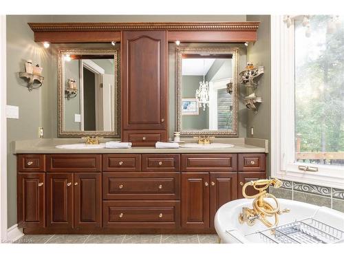 1110 Centre Street, Fenwick, ON - Indoor Photo Showing Bathroom