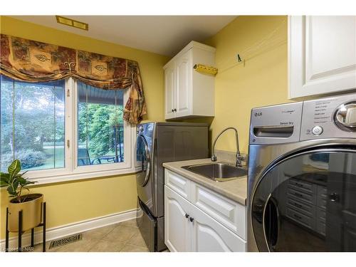 1110 Centre Street, Fenwick, ON - Indoor Photo Showing Laundry Room