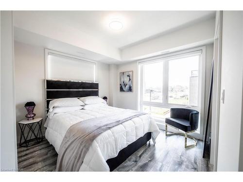 313-6065 Mcleod Road, Niagara Falls, ON - Indoor Photo Showing Bedroom