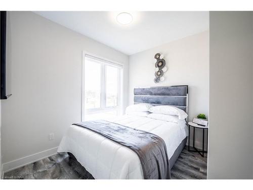 313-6065 Mcleod Road, Niagara Falls, ON - Indoor Photo Showing Bedroom