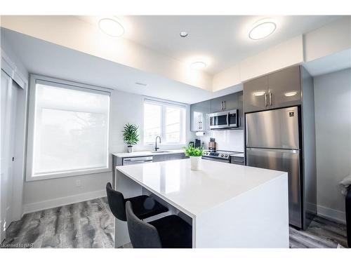 313-6065 Mcleod Road, Niagara Falls, ON - Indoor Photo Showing Kitchen With Stainless Steel Kitchen With Upgraded Kitchen