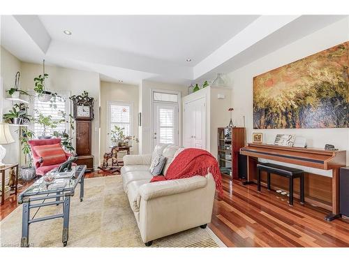 2 Zinfandel Court, Niagara-On-The-Lake, ON - Indoor Photo Showing Living Room