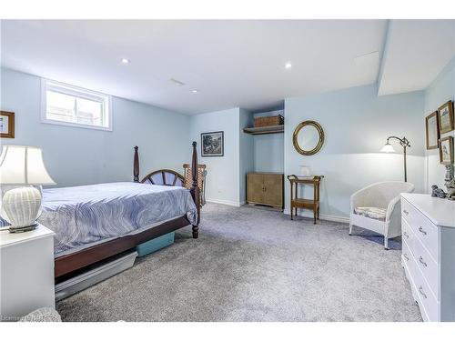 2 Zinfandel Court, Niagara-On-The-Lake, ON - Indoor Photo Showing Bedroom