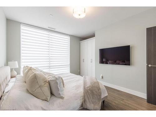 309-57 Lakeport Road, St. Catharines, ON - Indoor Photo Showing Bedroom