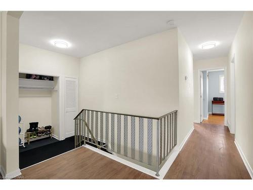 195 Central Avenue, Fort Erie, ON - Indoor Photo Showing Bedroom