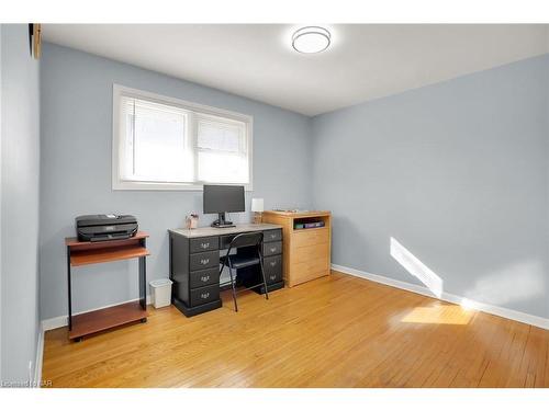 195 Central Avenue, Fort Erie, ON - Indoor Photo Showing Bathroom