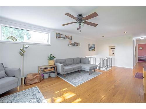 47 Gaspare Drive, Port Colborne, ON - Indoor Photo Showing Living Room