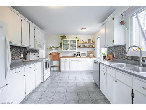 47 Gaspare Drive, Port Colborne, ON - Indoor Photo Showing Kitchen With Double Sink