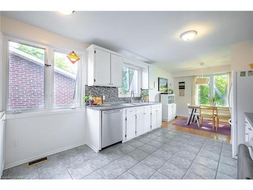 47 Gaspare Drive, Port Colborne, ON - Indoor Photo Showing Kitchen