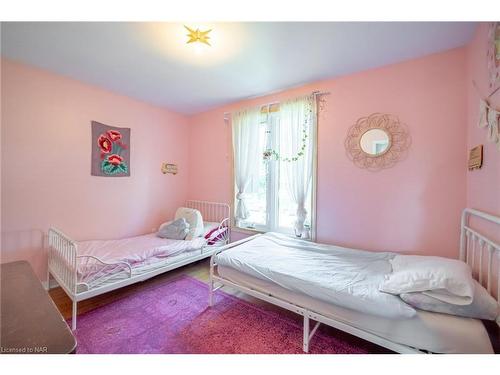 47 Gaspare Drive, Port Colborne, ON - Indoor Photo Showing Bedroom