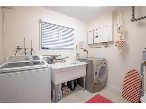 47 Gaspare Drive, Port Colborne, ON - Indoor Photo Showing Laundry Room