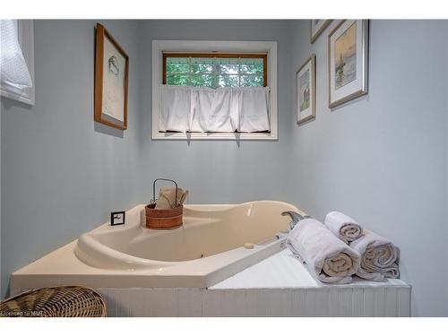 3291 Hyman Avenue, Ridgeway, ON - Indoor Photo Showing Bathroom