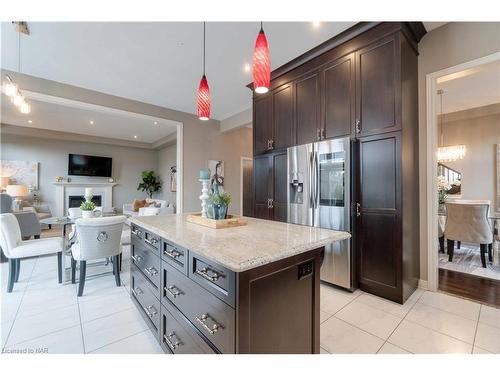 6520 Richard Crescent, Niagara Falls, ON - Indoor Photo Showing Kitchen