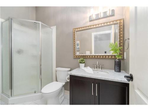 6520 Richard Crescent, Niagara Falls, ON - Indoor Photo Showing Bathroom